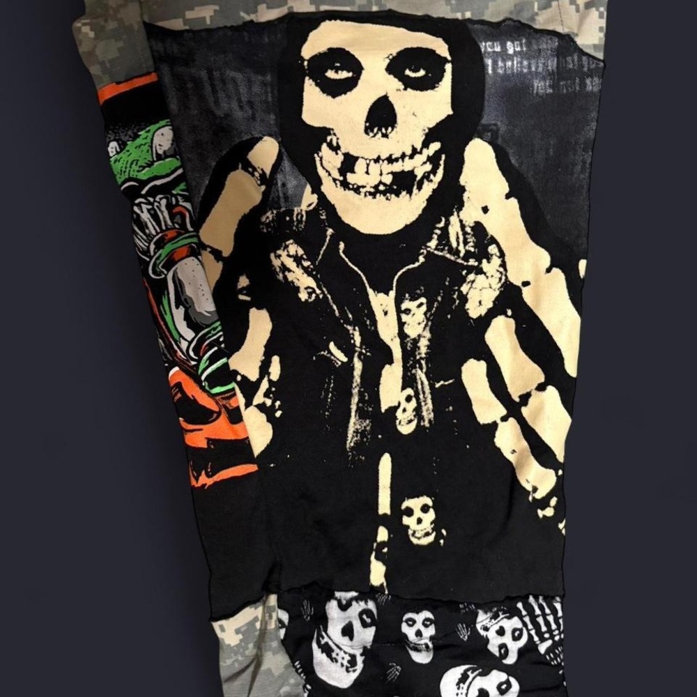 Misfits camo cargo pants with skull and crossbones design MEN SIZE L - Picture 5 of 6